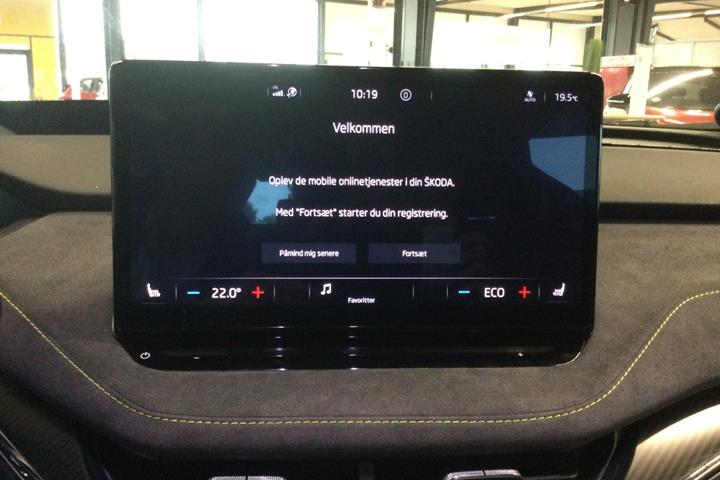 Hvid Skoda Enyaq fra 2023