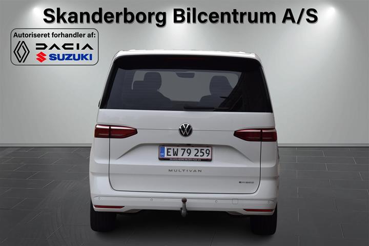 Hvid VW Multivan fra 2022