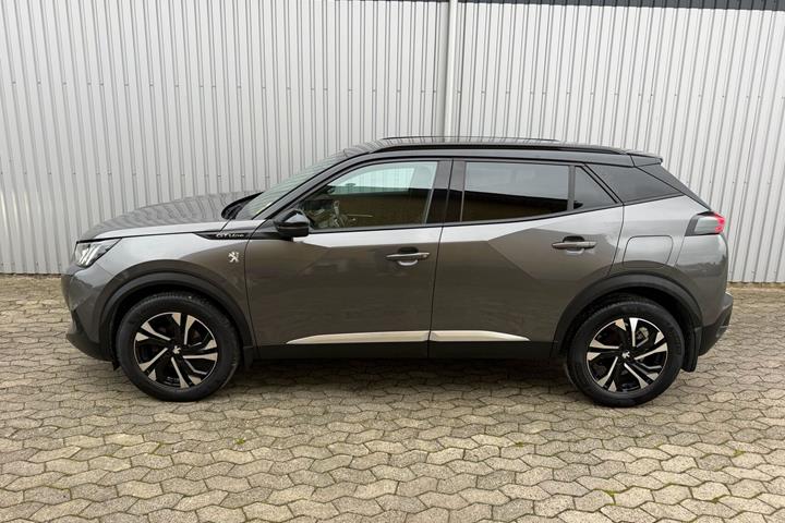 Grå Peugeot 2008 fra 2020