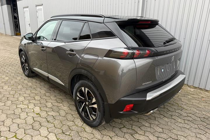 Grå Peugeot 2008 fra 2020