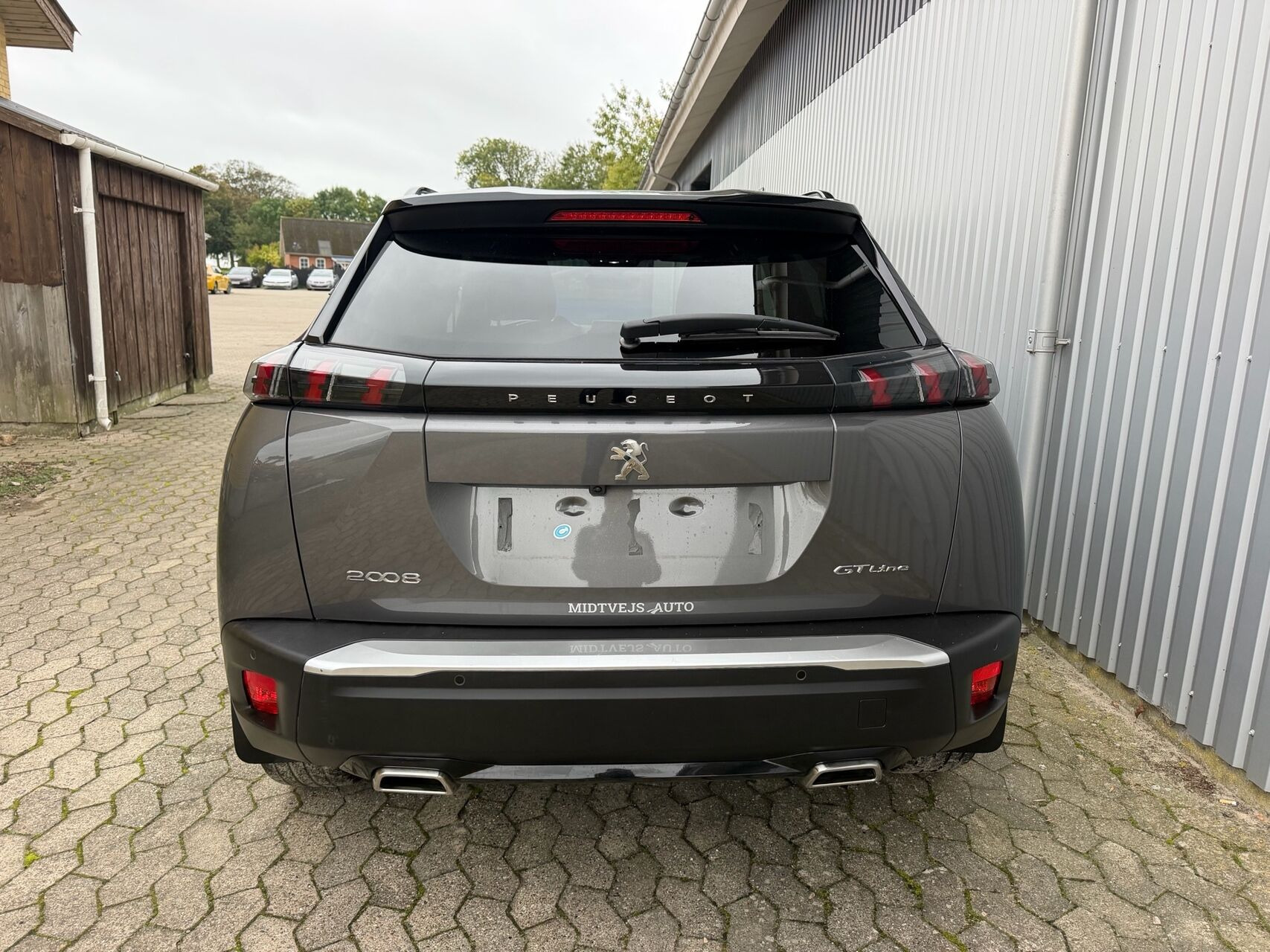 Grå Peugeot 2008 fra 2020