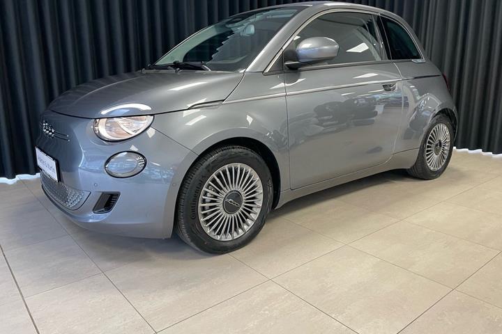 Grå Fiat 500e fra 2023