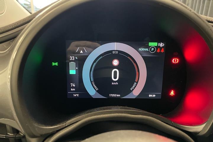 Grå Fiat 500e fra 2023