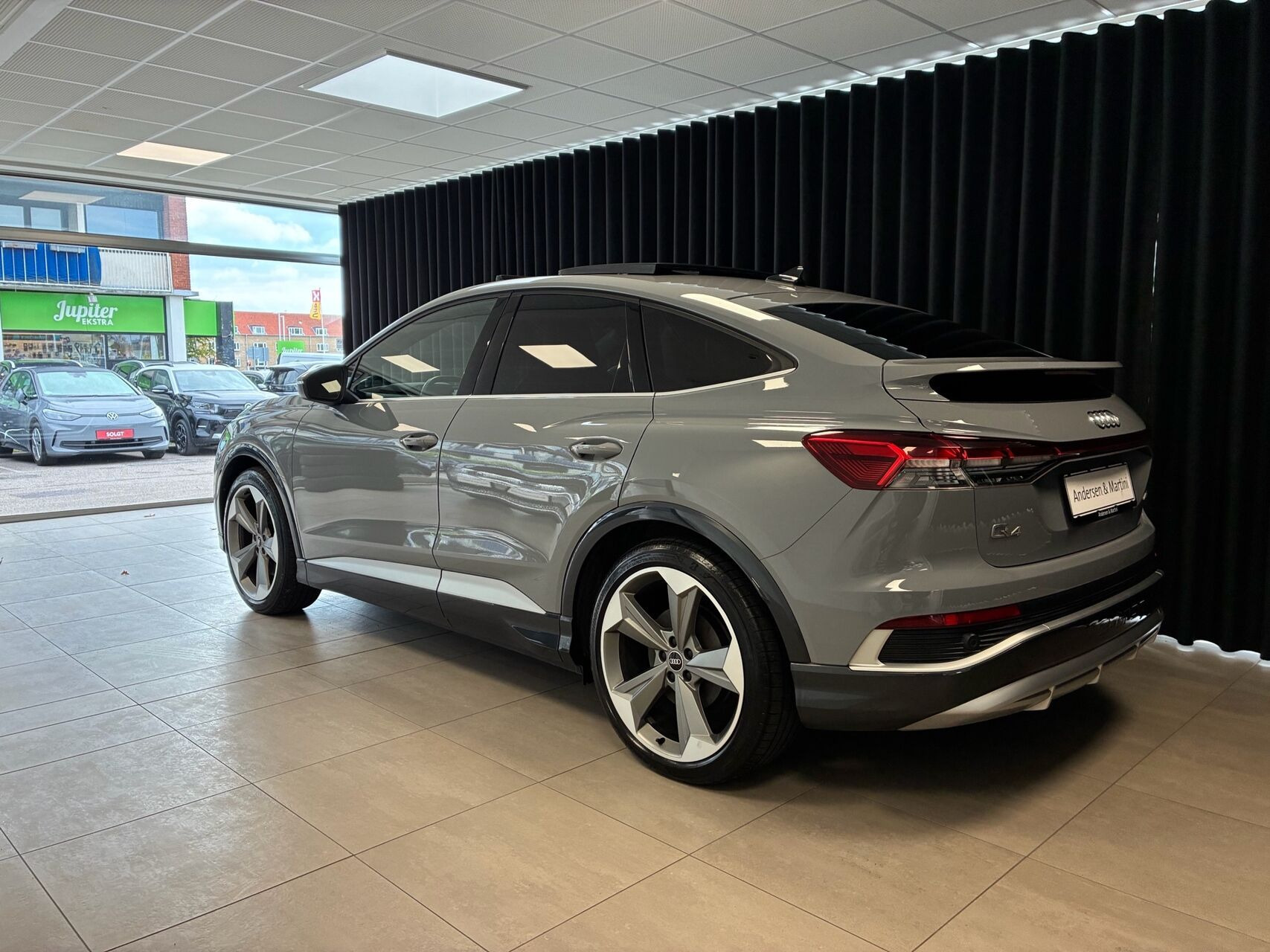 Grå Audi Q4 fra 2021