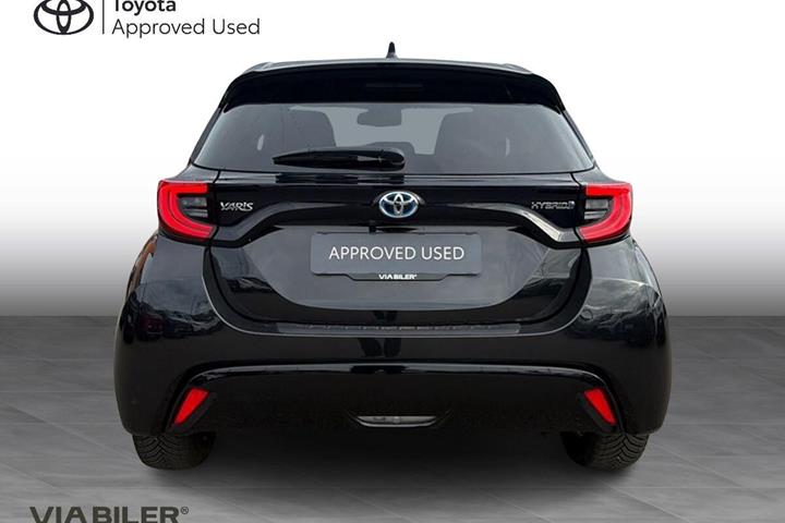 Sort Toyota Yaris fra 2024