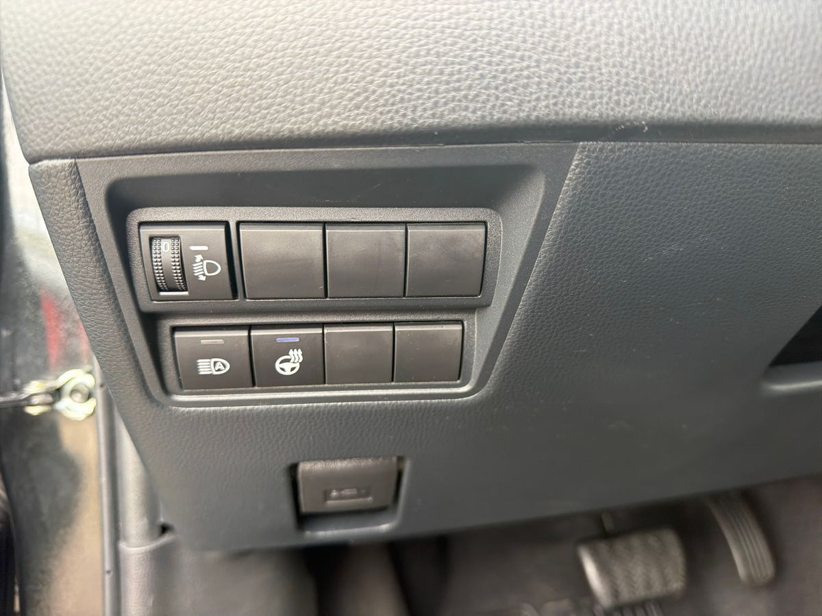 Sort Toyota Yaris fra 2024