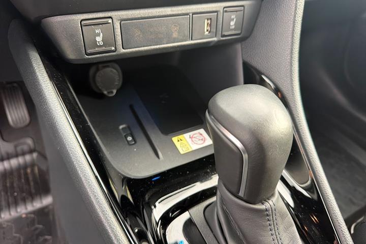 Sort Toyota Yaris fra 2024