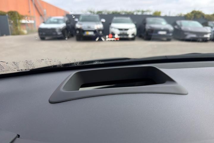 Sort Toyota Yaris fra 2024
