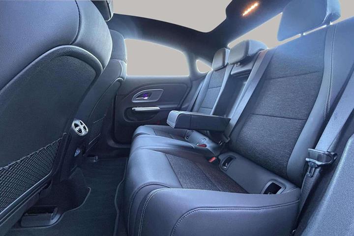 Sort Mercedes CLA200 fra 2026
