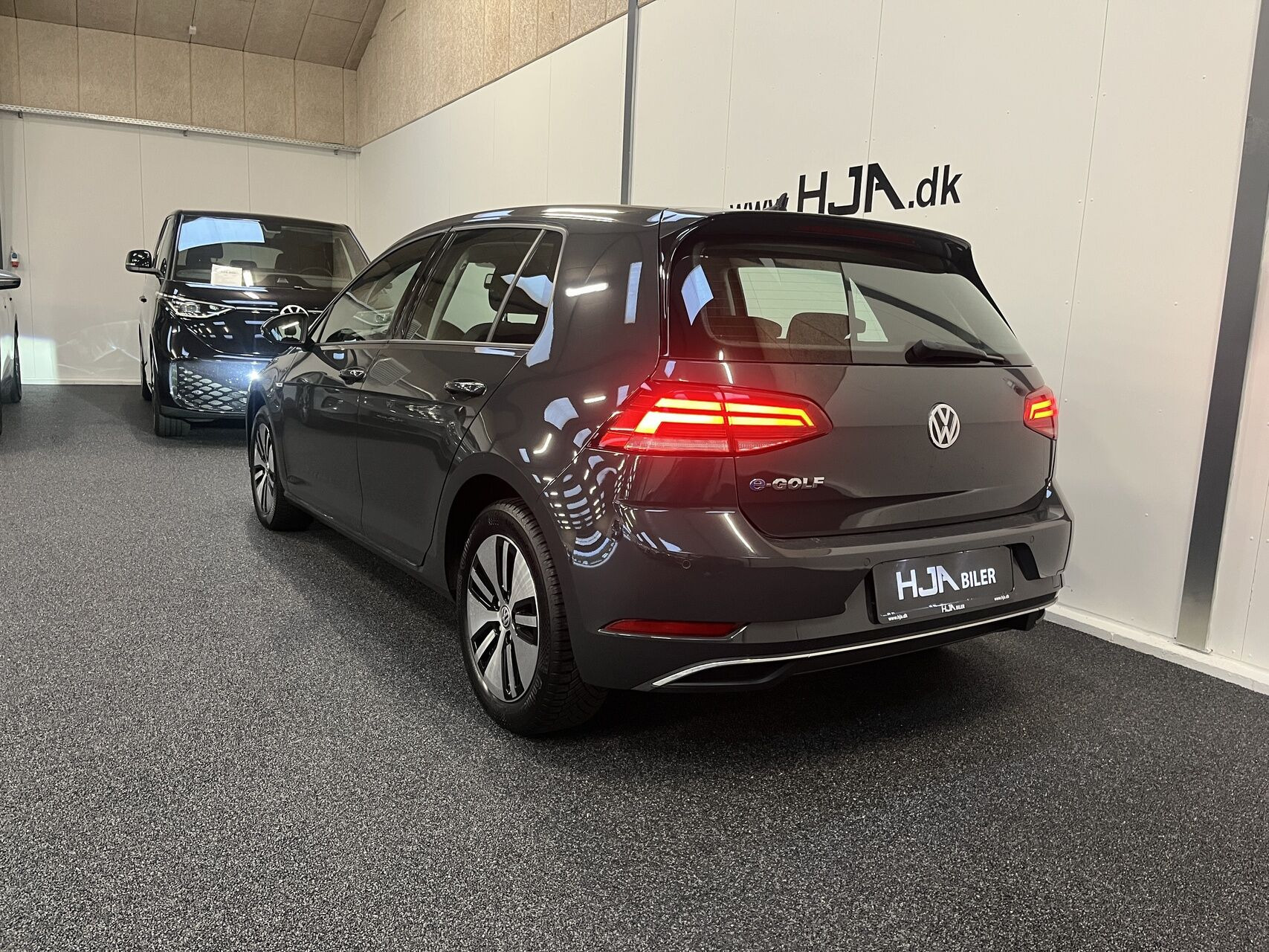 Grå VW e-Golf fra 2020