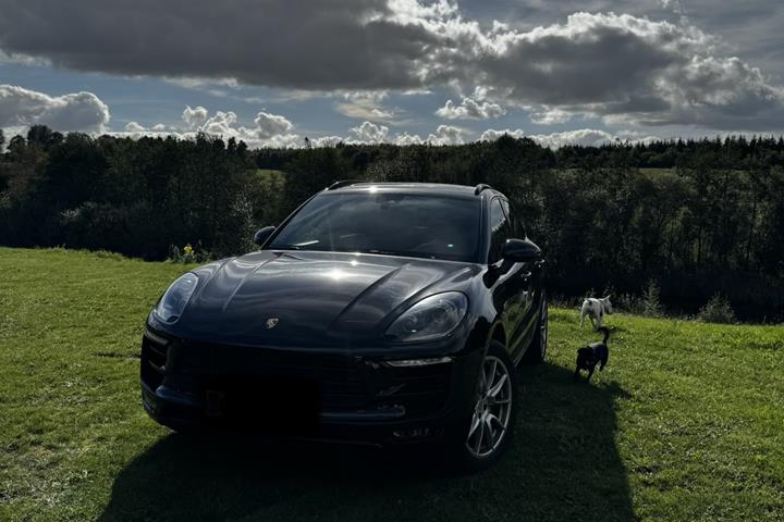 Sort Porsche Macan fra 2015