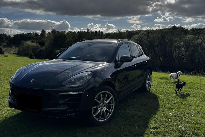 Sort Porsche Macan fra 2015