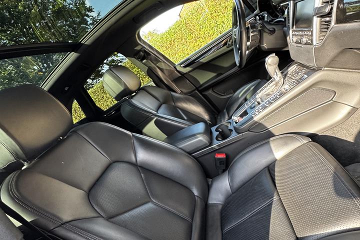 Sort Porsche Macan fra 2015