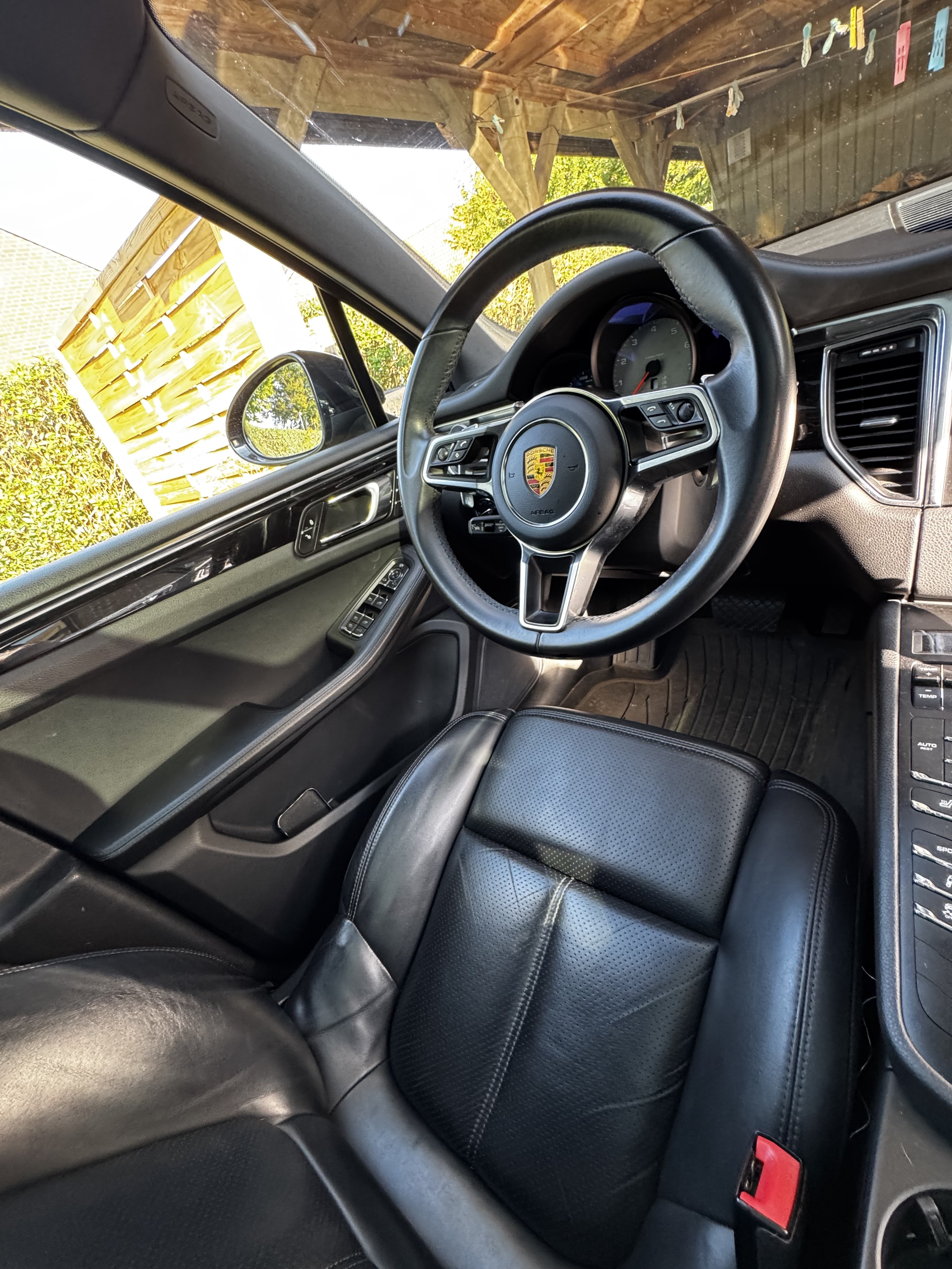 Sort Porsche Macan fra 2015