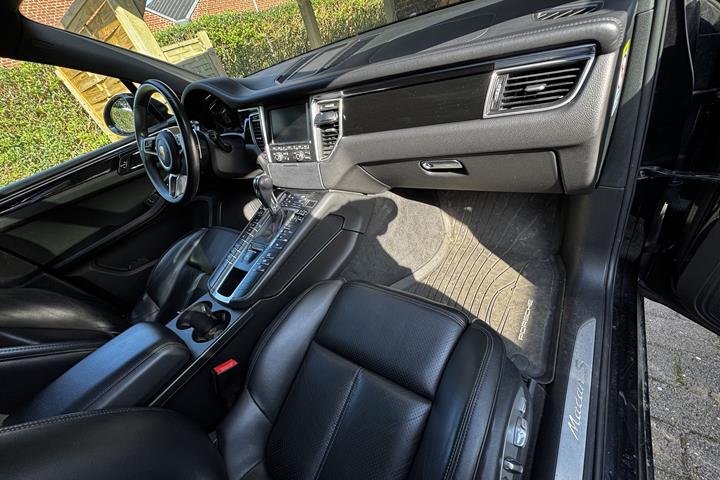 Sort Porsche Macan fra 2015
