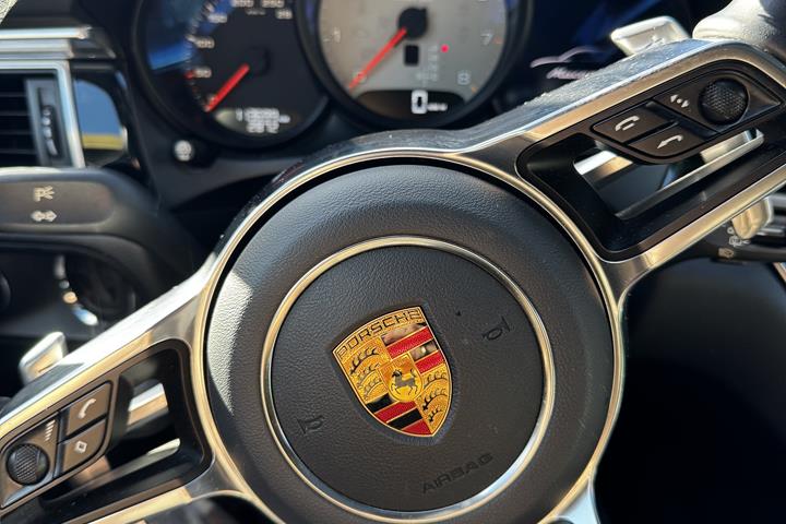 Sort Porsche Macan fra 2015