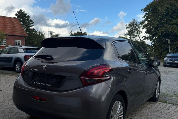 undefined Peugeot 208 fra 2018