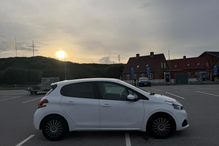 undefined Peugeot 208 fra 2018