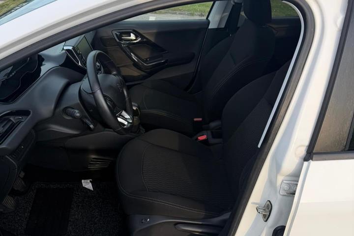 undefined Peugeot 208 fra 2018