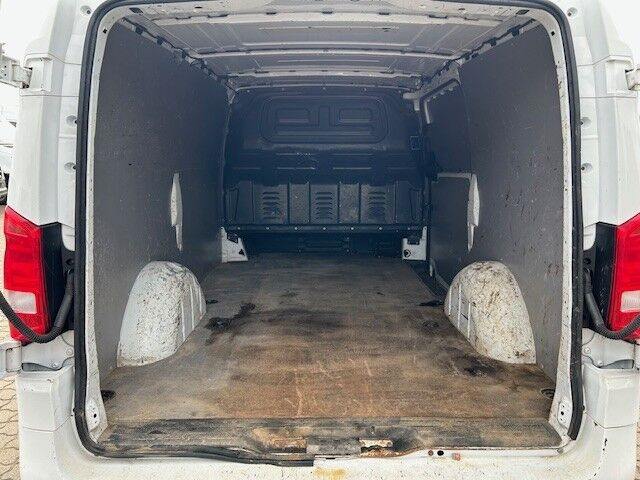 Hvid Mercedes Vito 116 fra 2021