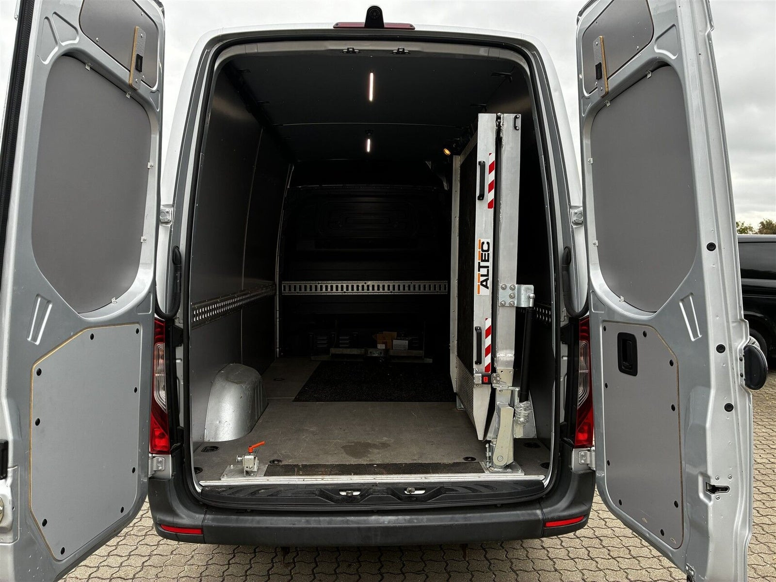 Sølv Mercedes Sprinter 316 fra 2020