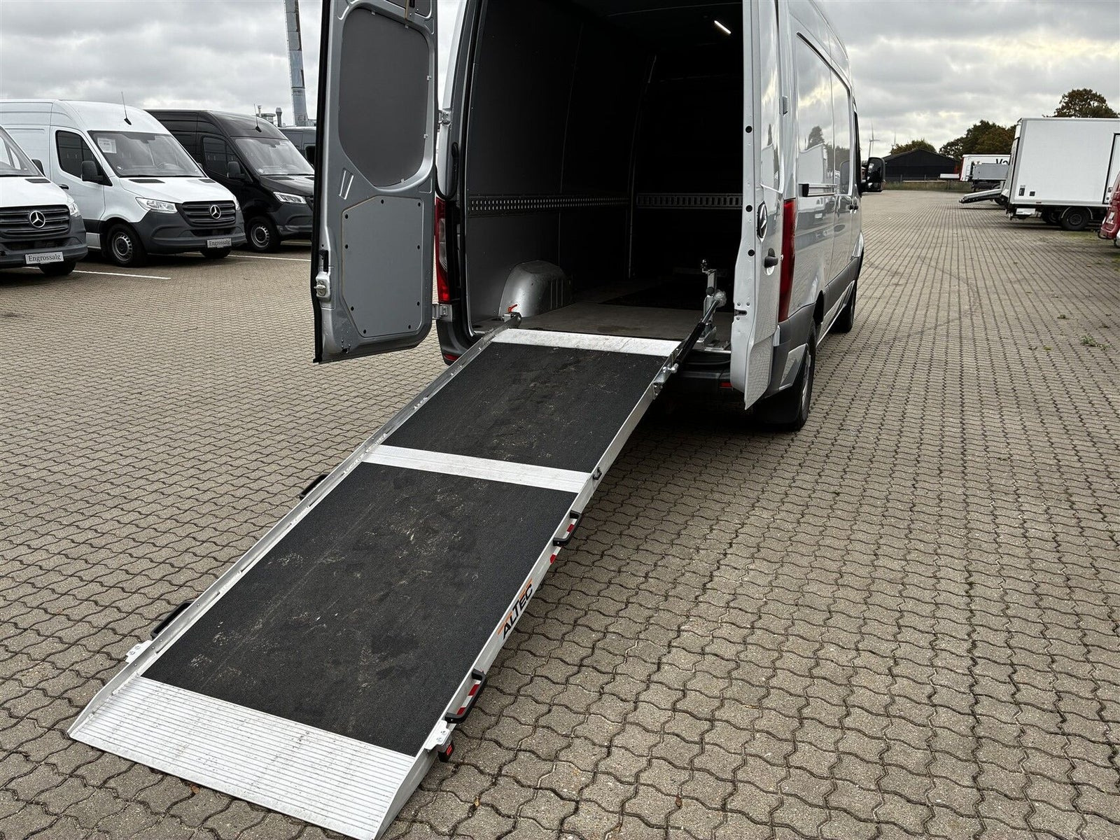 Sølv Mercedes Sprinter 316 fra 2020