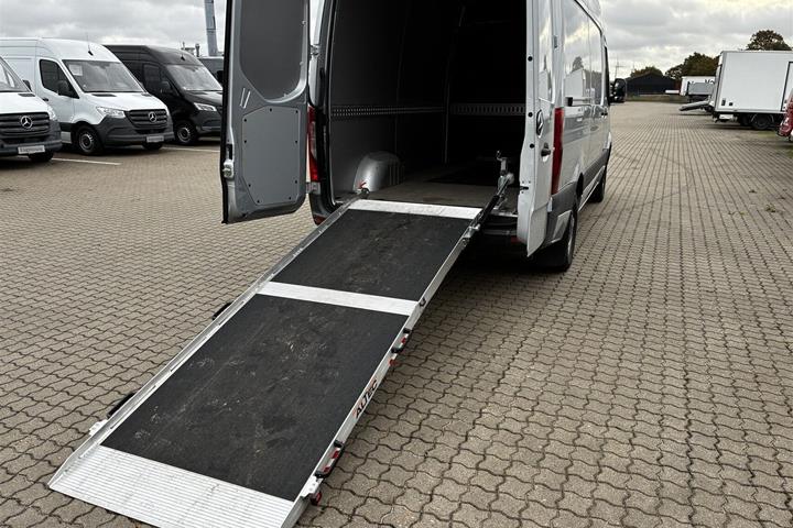 Sølv Mercedes Sprinter 316 fra 2020