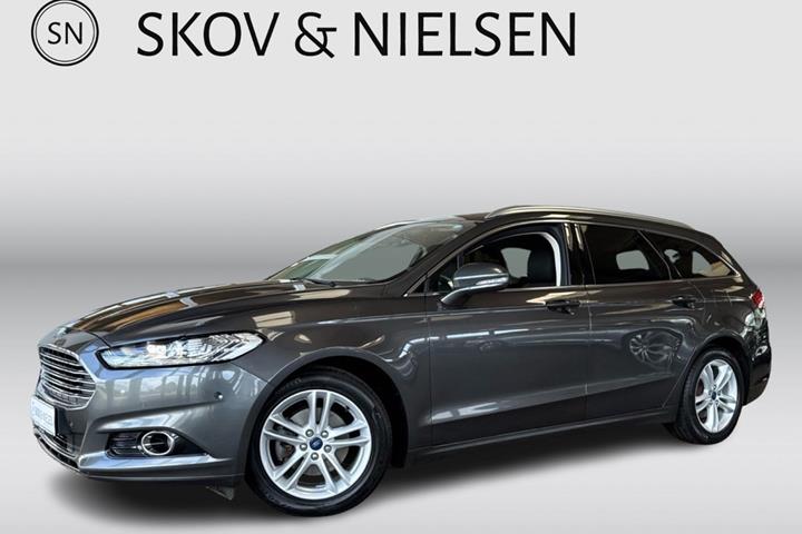 Grå Ford Mondeo fra 2017