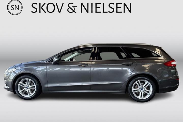 Grå Ford Mondeo fra 2017