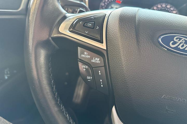 Grå Ford Mondeo fra 2017