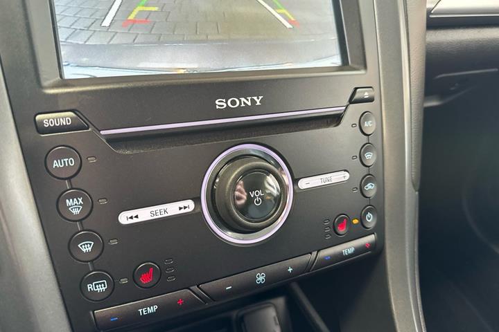 Grå Ford Mondeo fra 2017