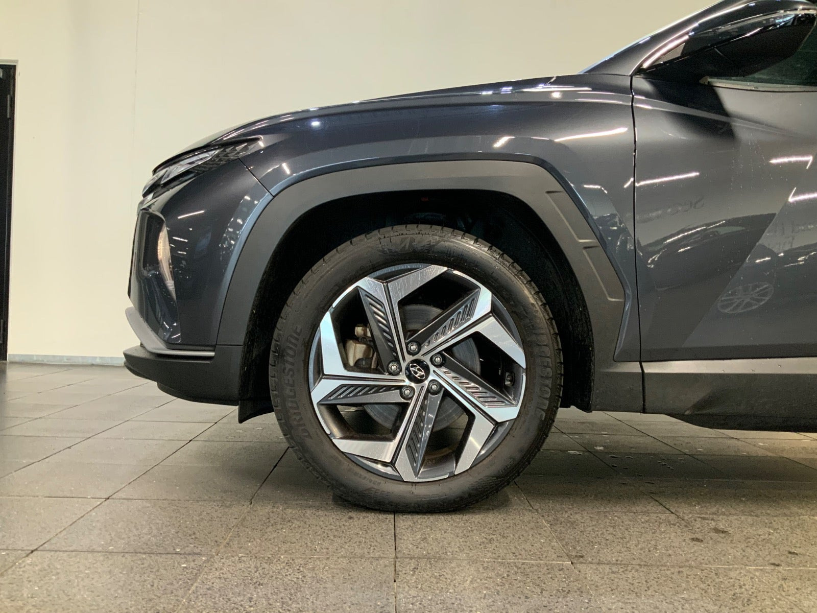 Grå Hyundai Tucson fra 2022