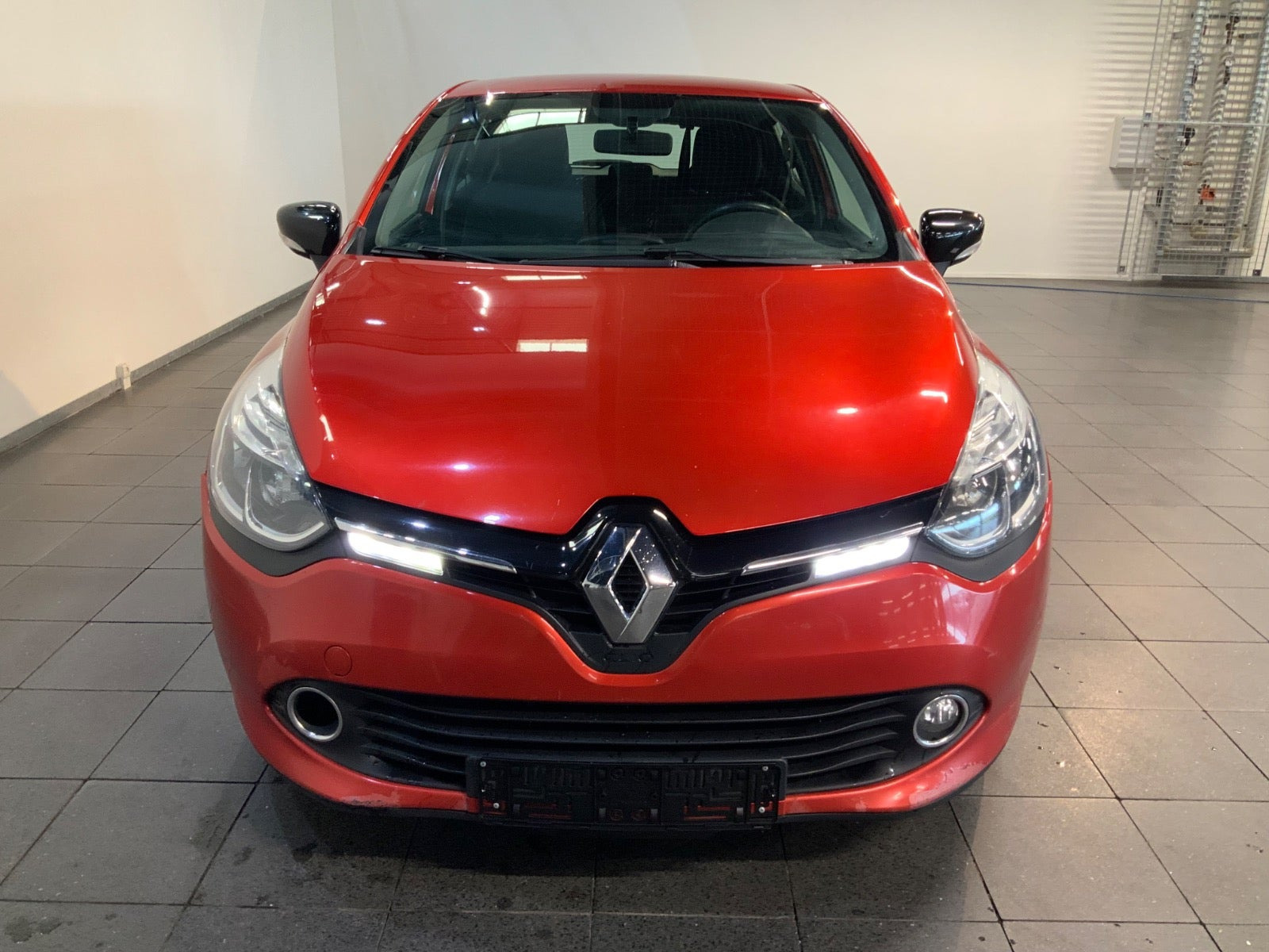 Rød Renault Clio IV fra 2014