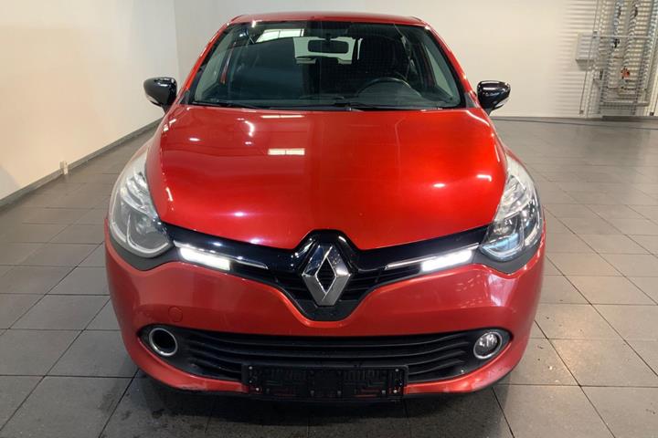 Rød Renault Clio IV fra 2014