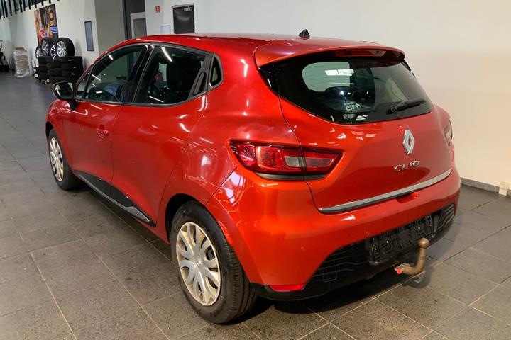 Rød Renault Clio IV fra 2014