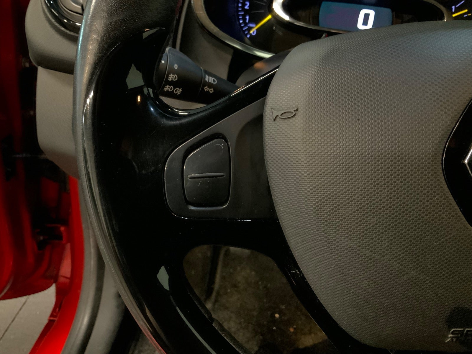Rød Renault Clio IV fra 2014