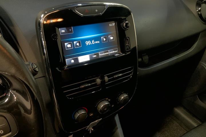 Rød Renault Clio IV fra 2014