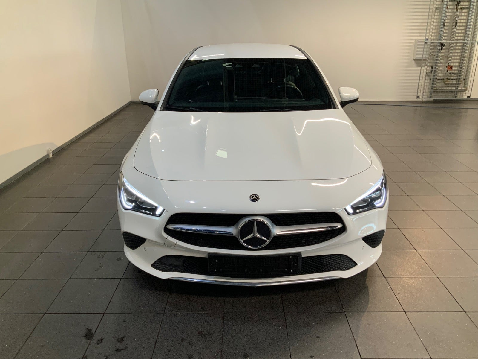 Hvid Mercedes CLA200 fra 2020