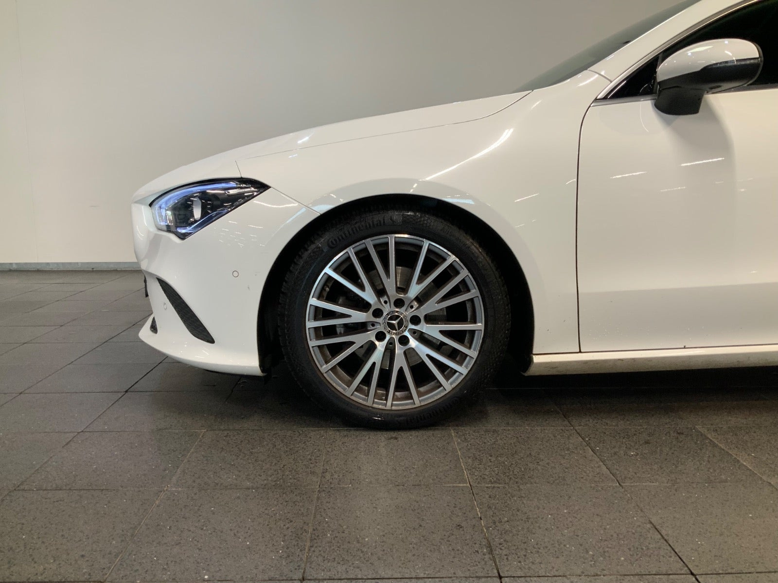 Hvid Mercedes CLA200 fra 2020