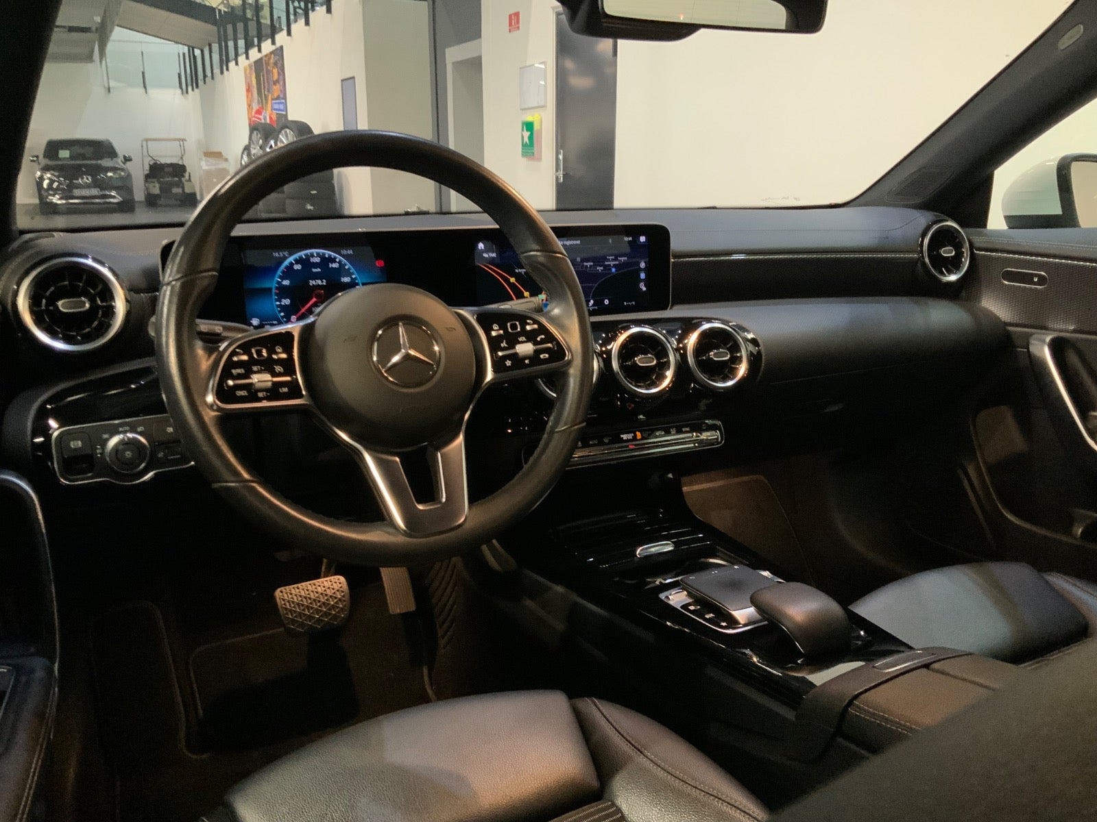 Hvid Mercedes CLA200 fra 2020