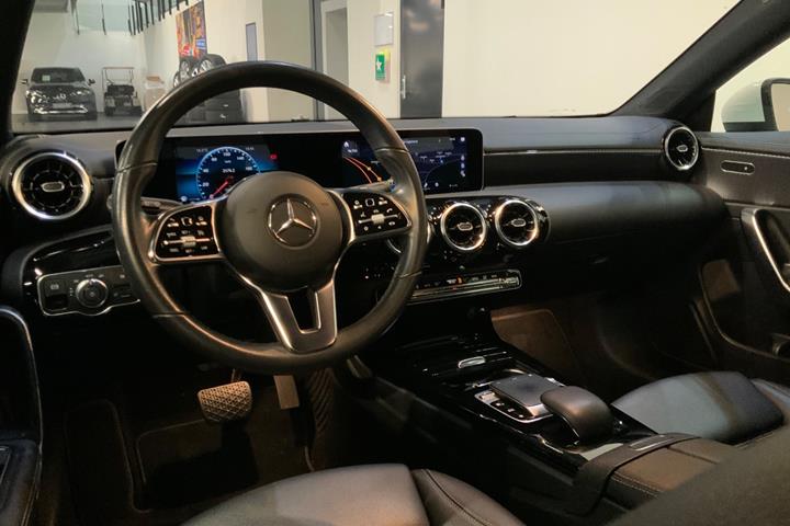 Hvid Mercedes CLA200 fra 2020