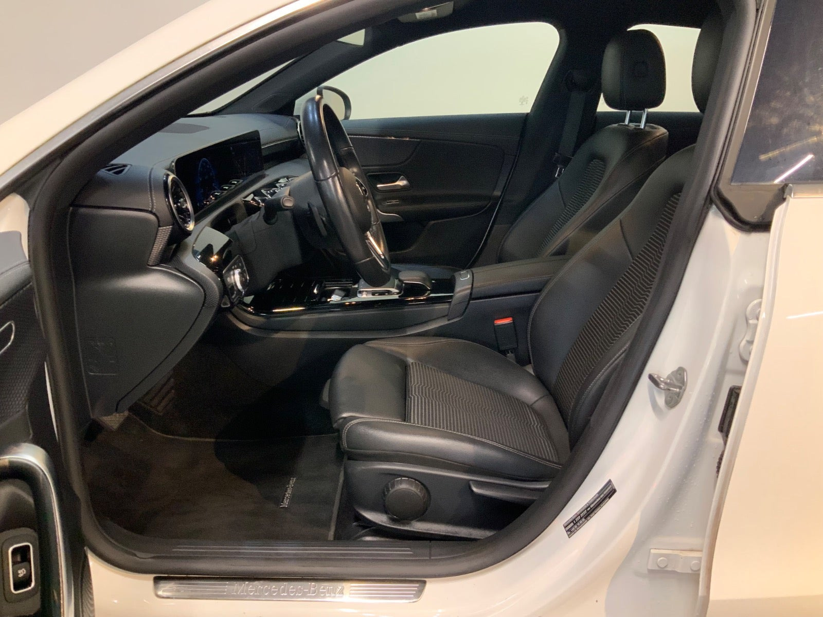 Hvid Mercedes CLA200 fra 2020