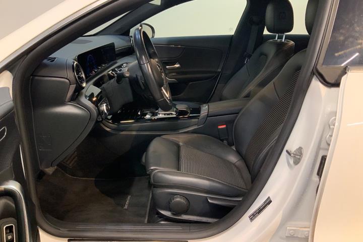 Hvid Mercedes CLA200 fra 2020