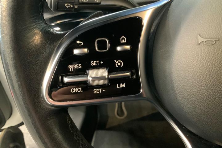 Hvid Mercedes CLA200 fra 2020