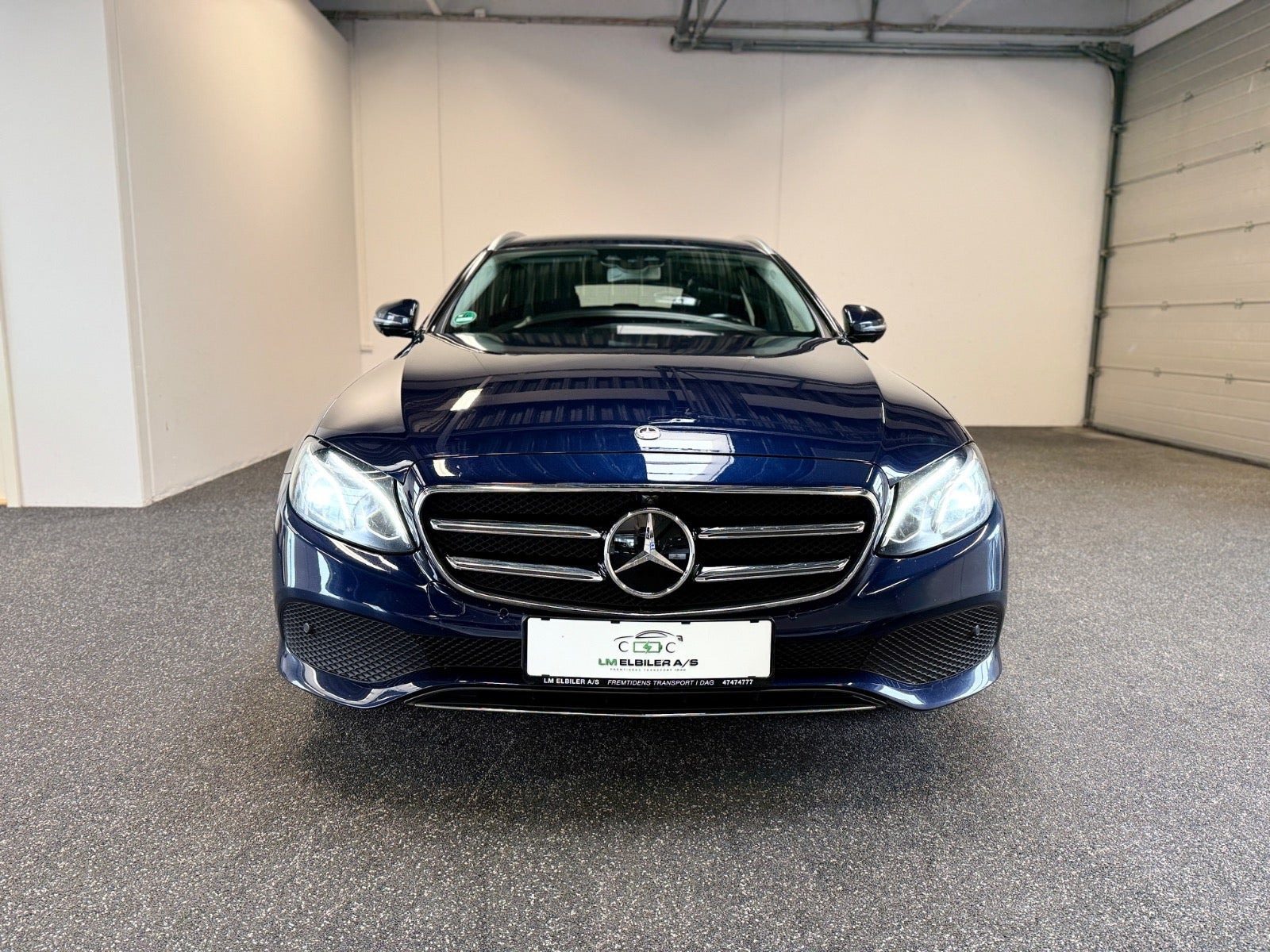 Blå Mercedes E300 de fra 2019