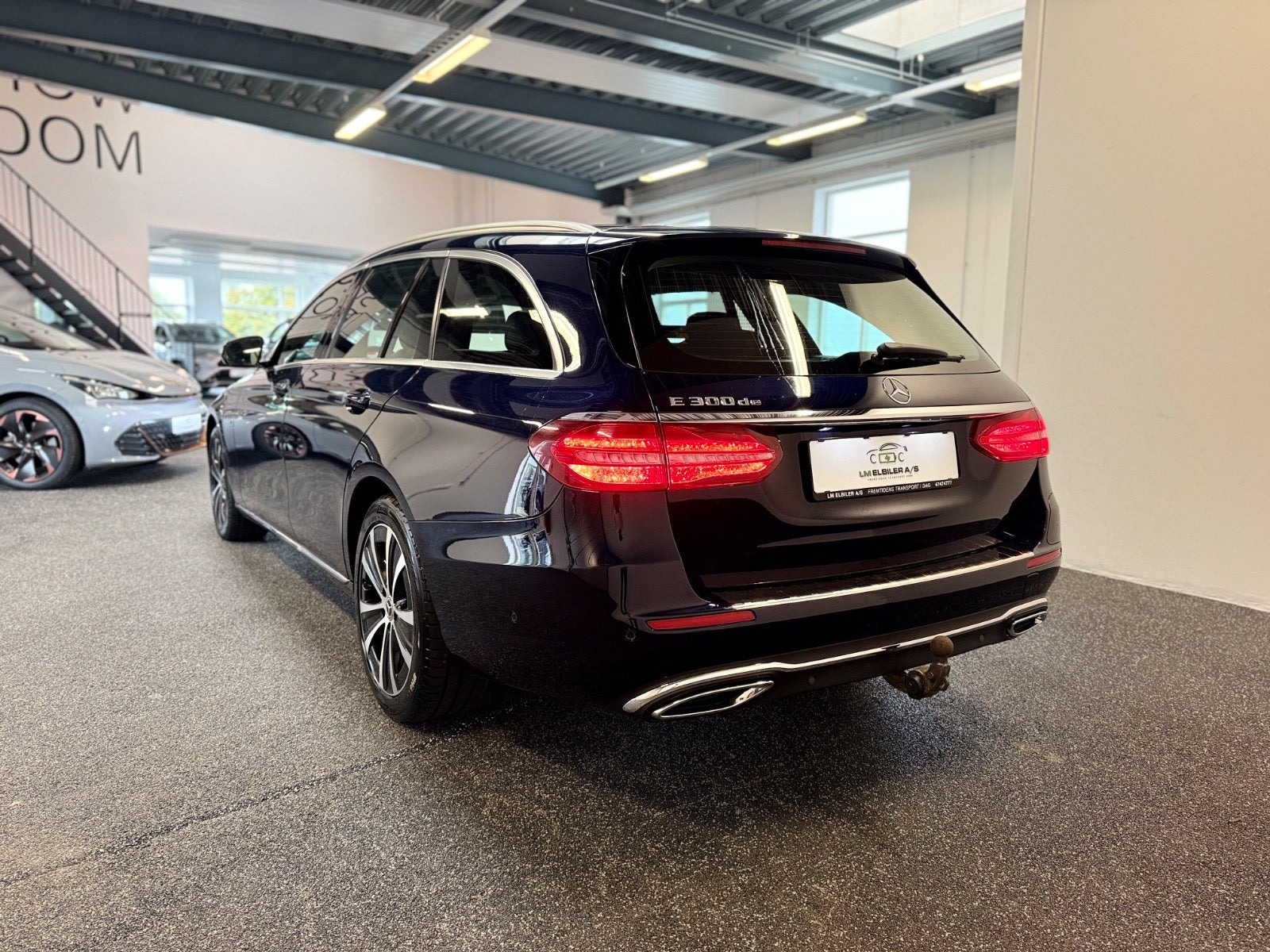 Blå Mercedes E300 de fra 2019