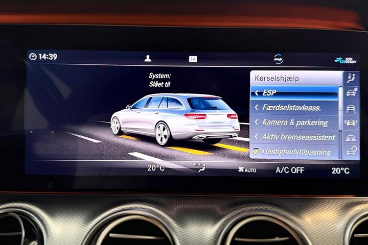 Blå Mercedes E300 de fra 2019