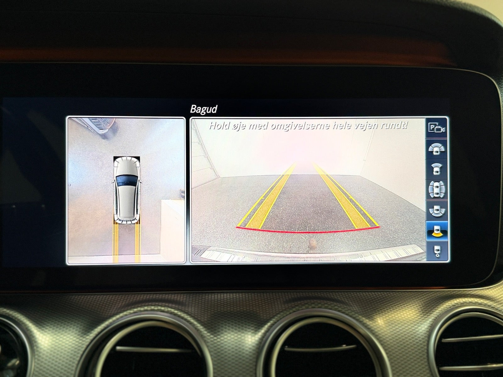 Blå Mercedes E300 de fra 2019