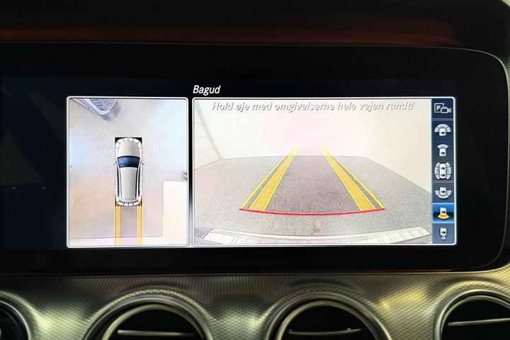 Blå Mercedes E300 de fra 2019