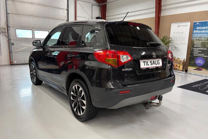 Sort Suzuki Vitara fra 2016